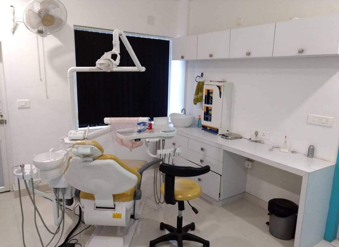 White Roots Dental Clinic